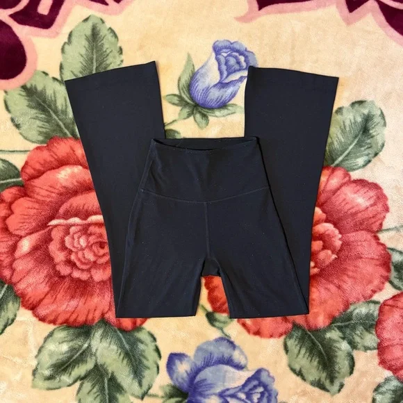 lululemon groove flare leggings. - Picture 2 of 7